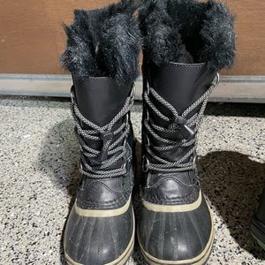 SOREL SNOW BOOTS- Kids Sorel Tall Black Boots with Faux fur Lace Up✨✨✨